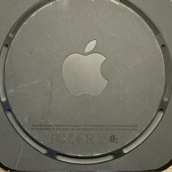 Apple TV 4K (64GB, Previous Model) - Picture 4 of 5